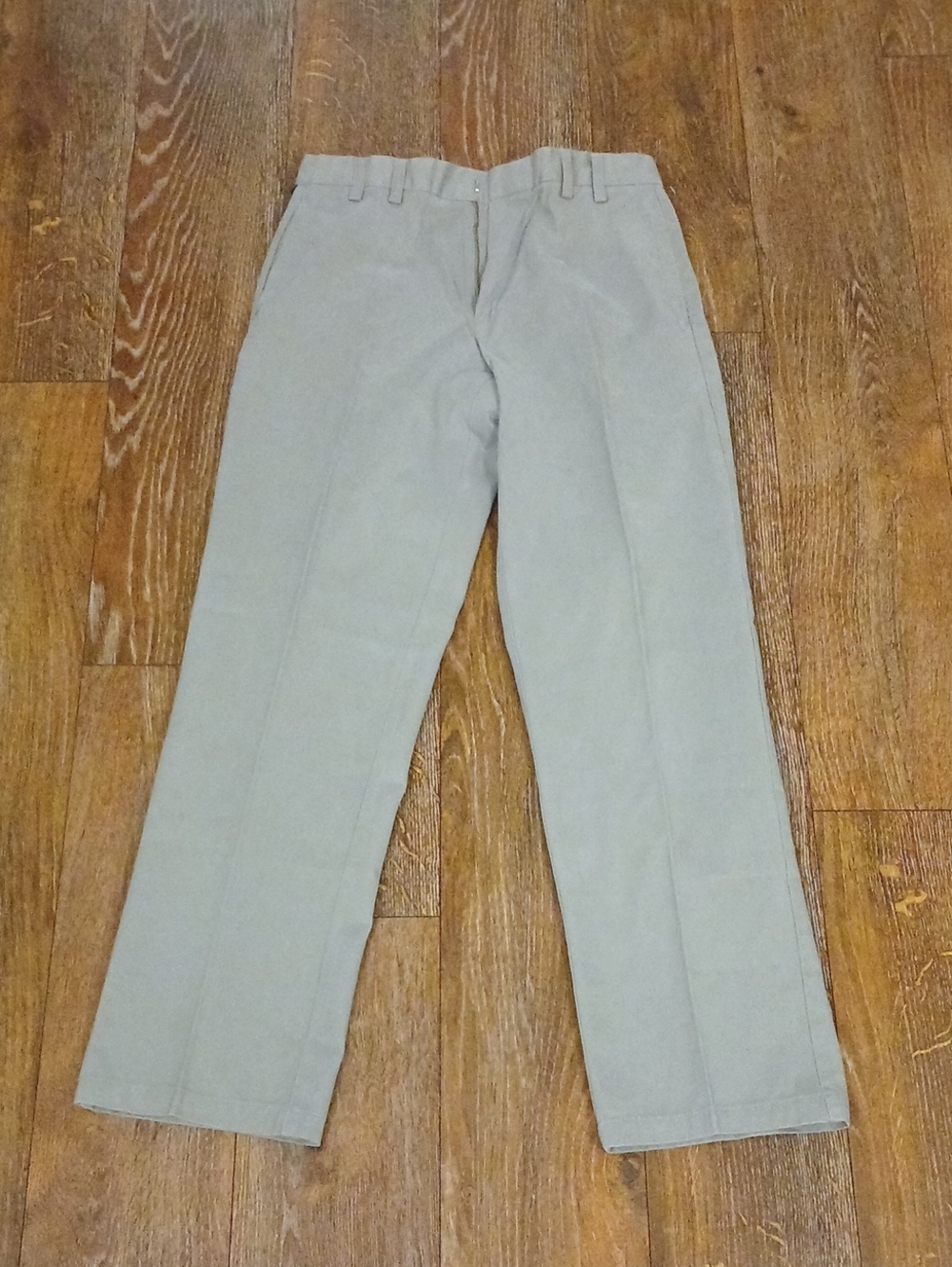 Dockers Men's Relaxed Fit Flat Front Pants in Light Gray